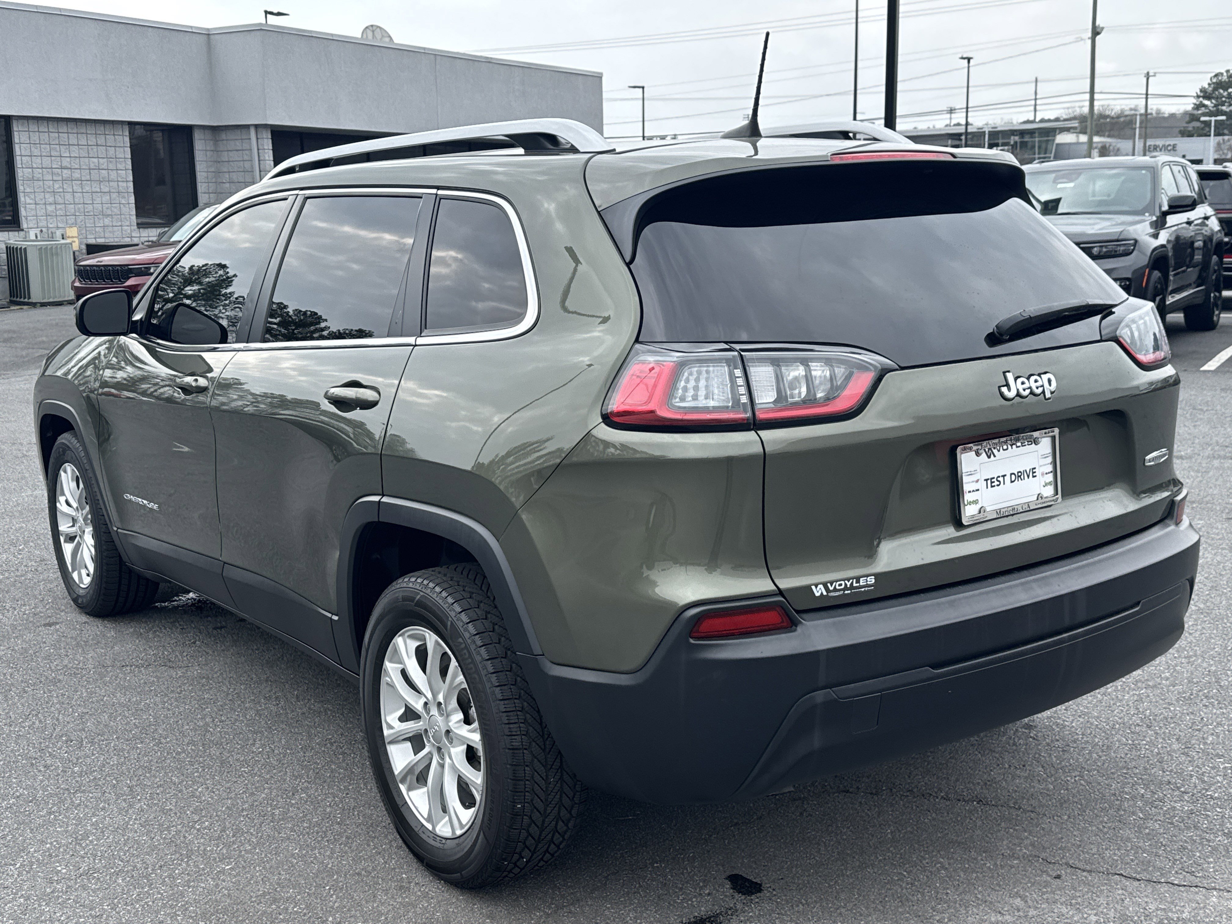 Used 2019 Jeep Cherokee Latitude w/ Popular Appearance Group image 6