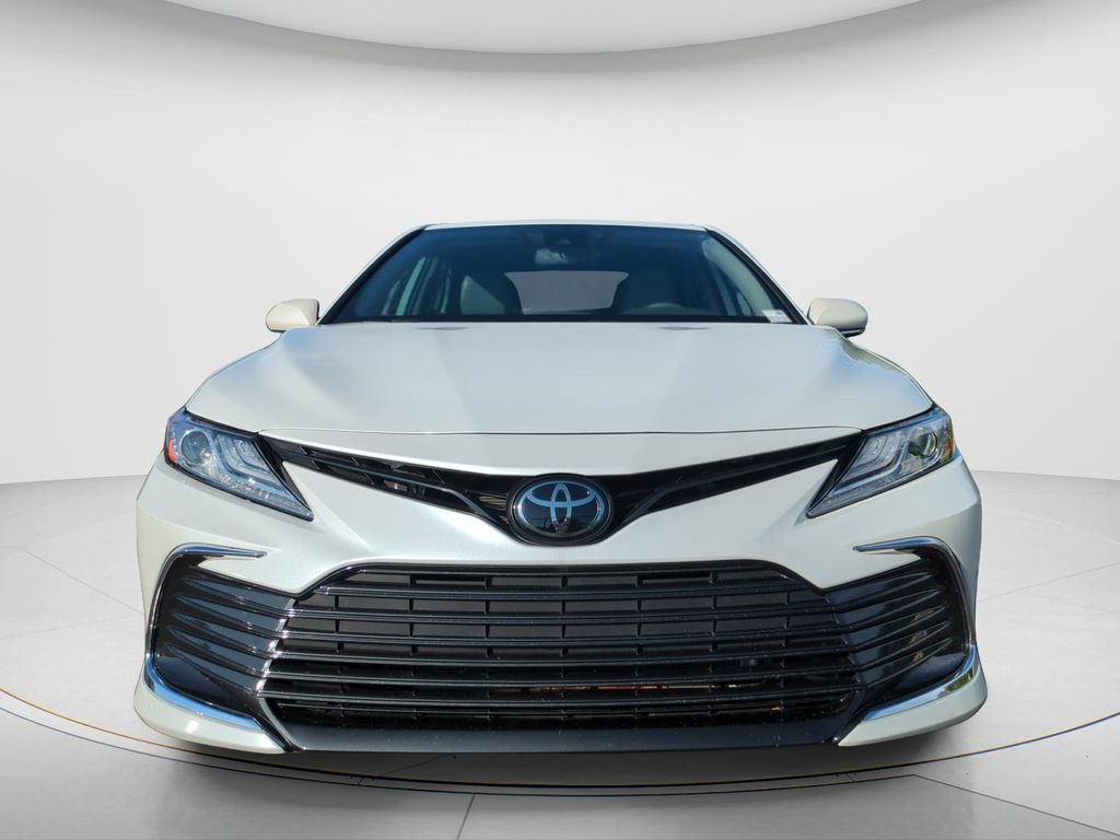 Used 2021 Toyota Camry XLE FWD image 2