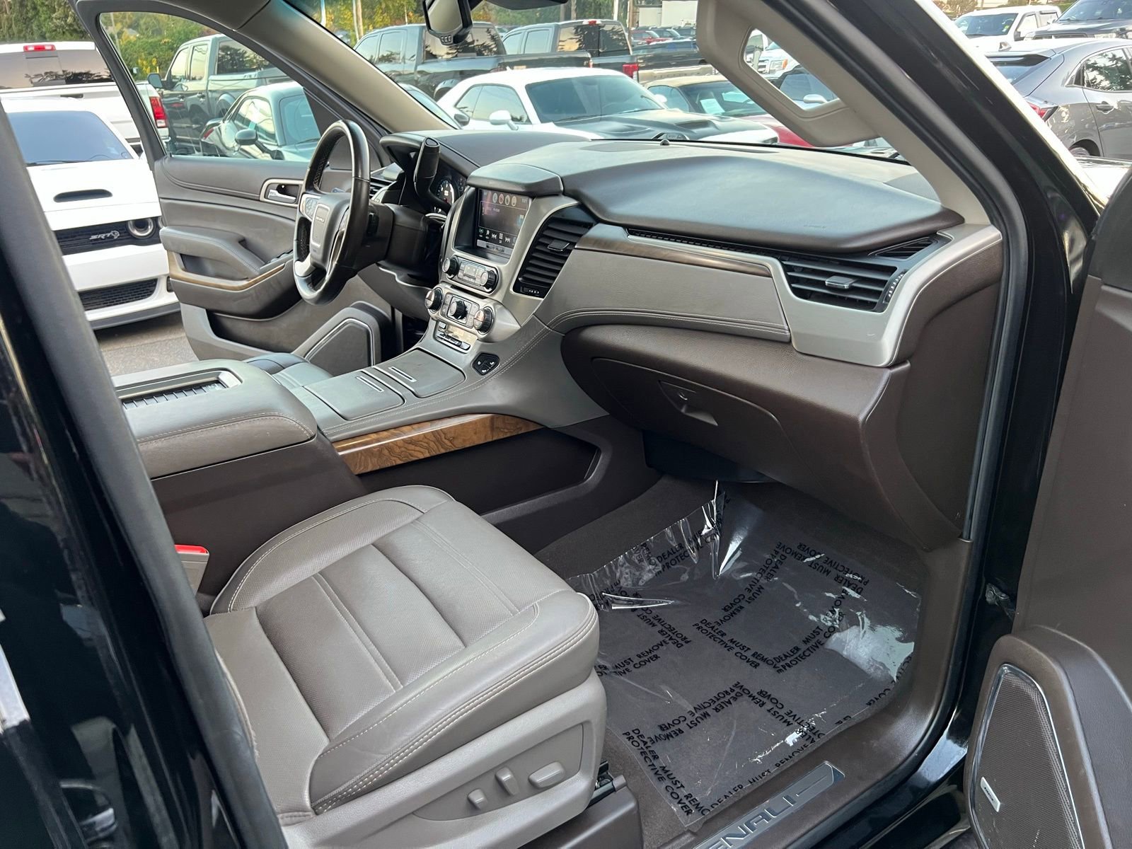 Used 2019 GMC Yukon XL Denali image 38