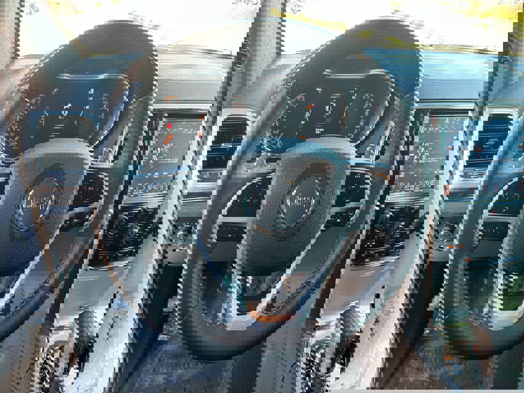 Used 2018 Jeep Grand Cherokee Summit image 14