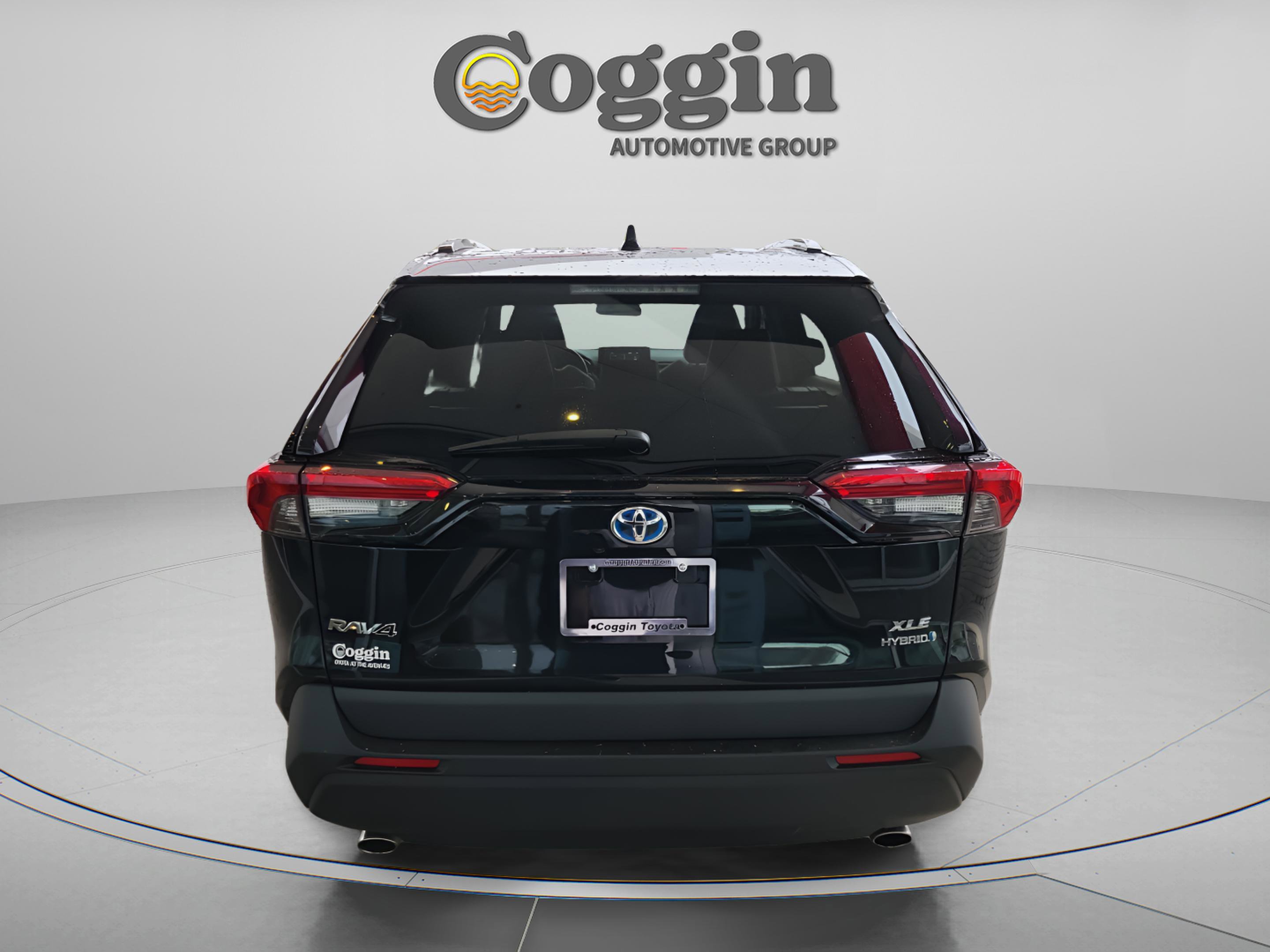 Used 2022 Toyota RAV4 XLE Premium image 3