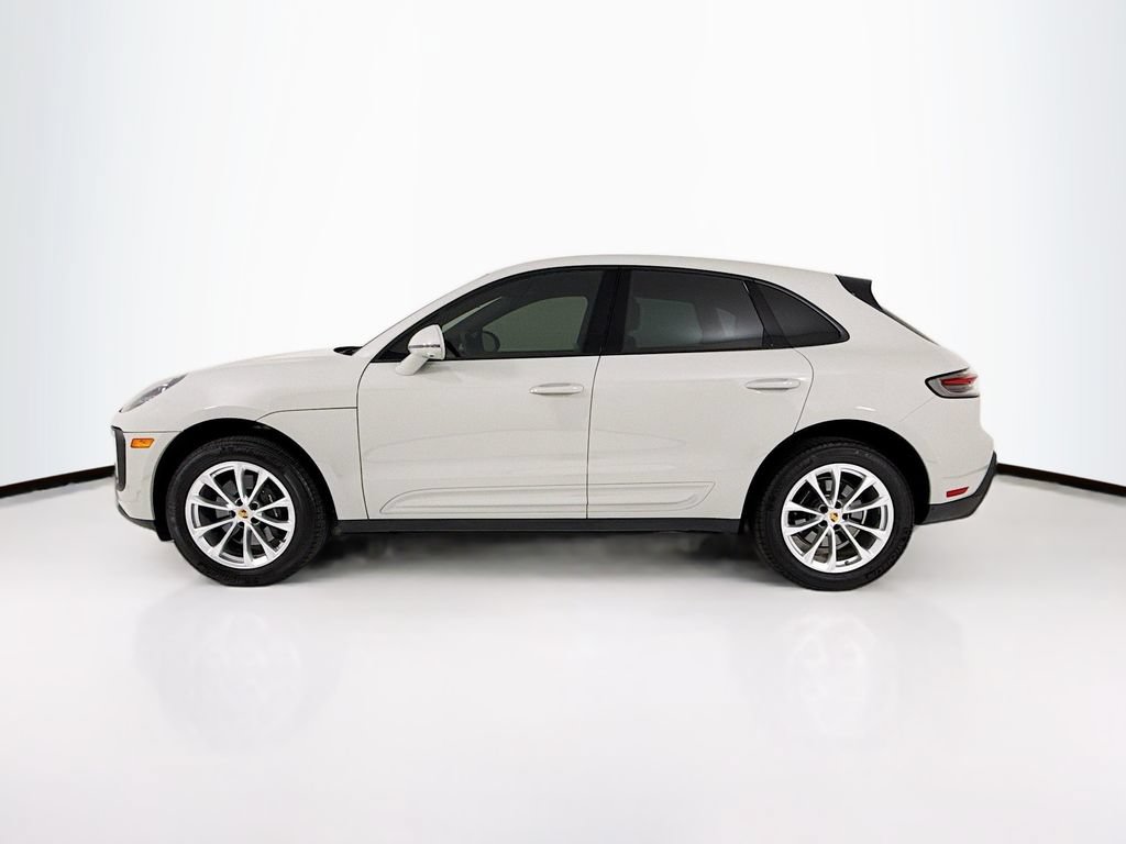 Used 2025 Porsche Macan AWD/4WD image 2