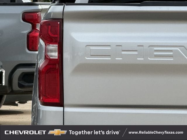 Used 2020 Chevrolet Silverado 1500 Custom w/ Custom Value Package AWD/4WD image 9
