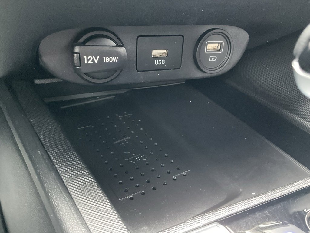 Used 2023 Hyundai Elantra Limited image 13