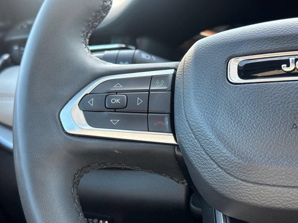 Used 2025 Jeep Compass Limited AWD/4WD image 28
