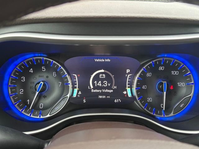 Used 2021 Chrysler Pacifica Touring-L w/ Premium & Safety Sphere Group FWD image 18