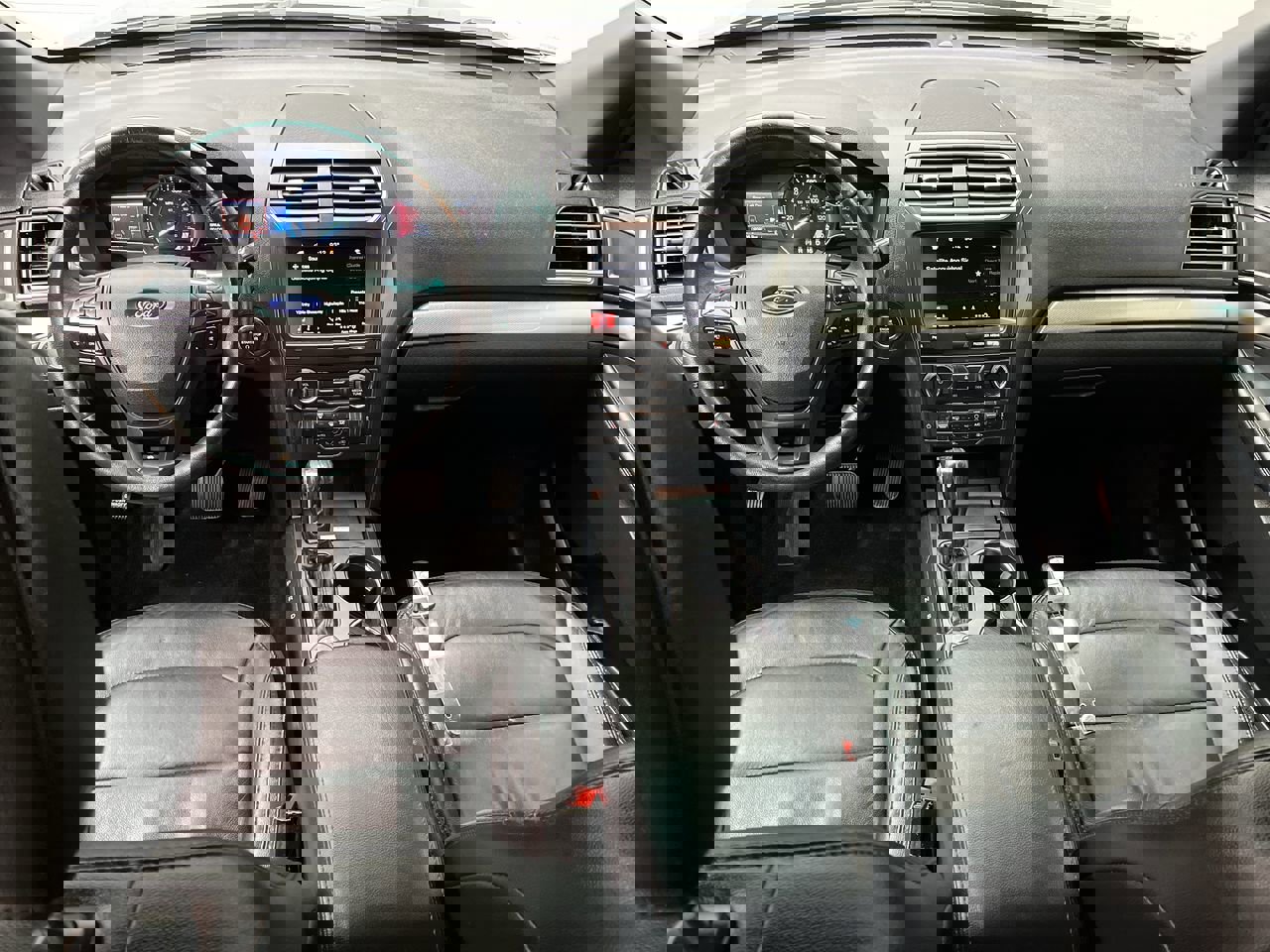 Used 2018 Ford Explorer XLT w/ Equipment Group 202A AWD/4WD image 4