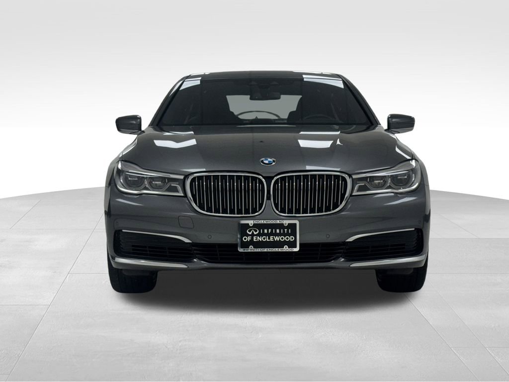 Used 2019 BMW 750i xDrive w/ Executive Package image 2
