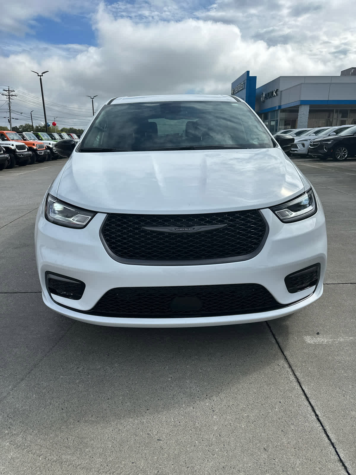 New 2026 Chrysler Pacifica Select image 4