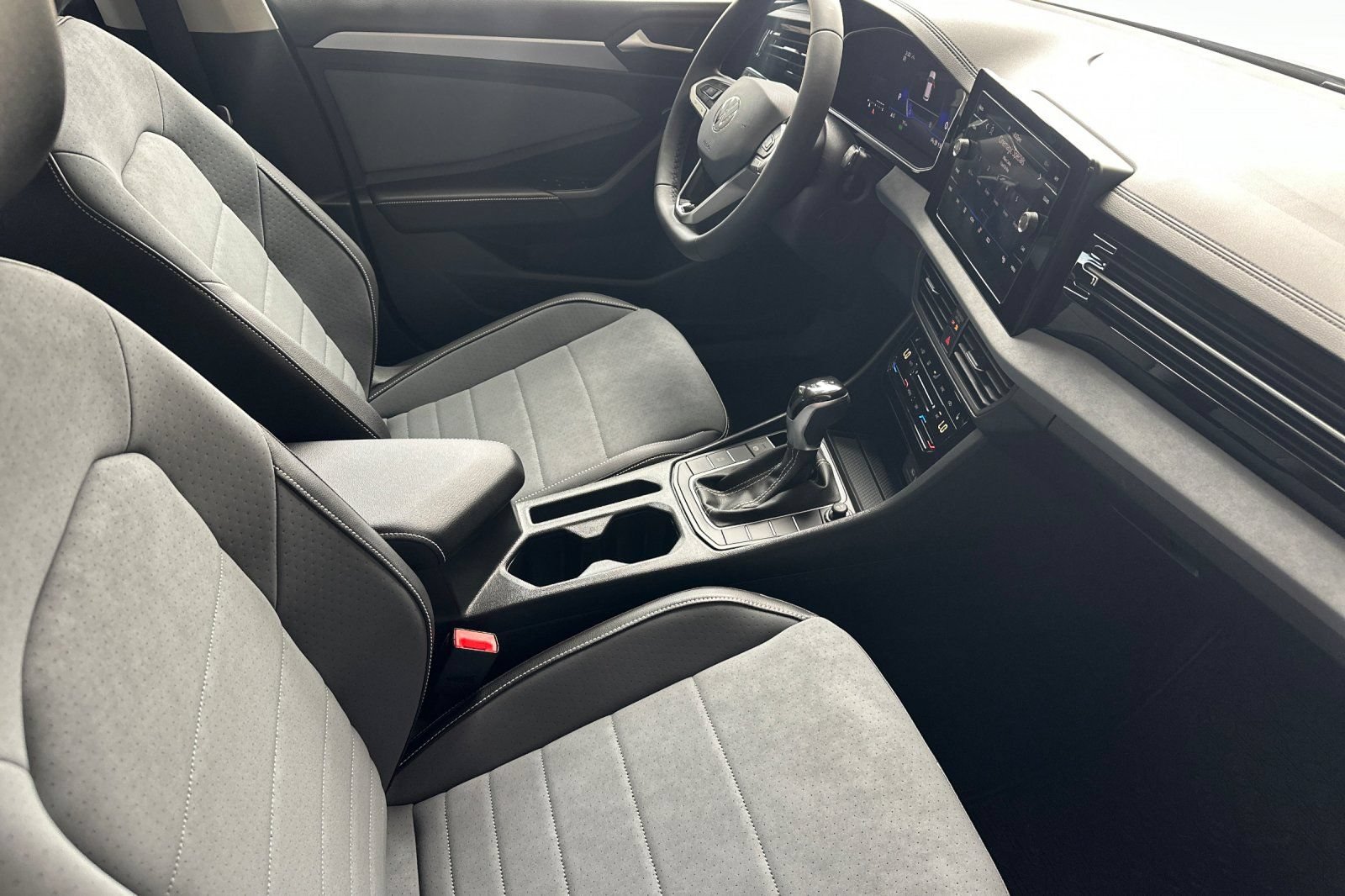 New 2026 Volkswagen Jetta SE FWD image 13
