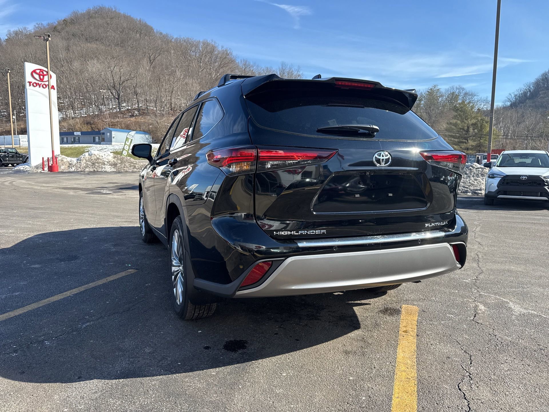 New 2026 Toyota Highlander Platinum image 6