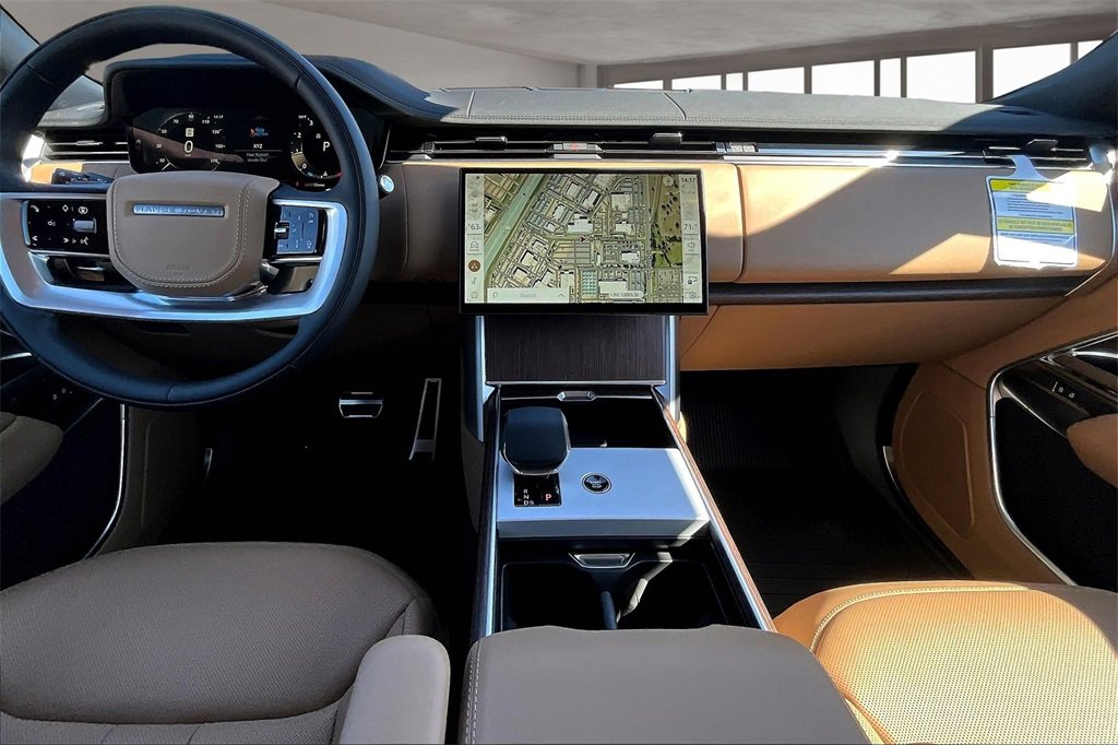 New 2025 Land Rover Range Rover Long Wheelbase SE image 5