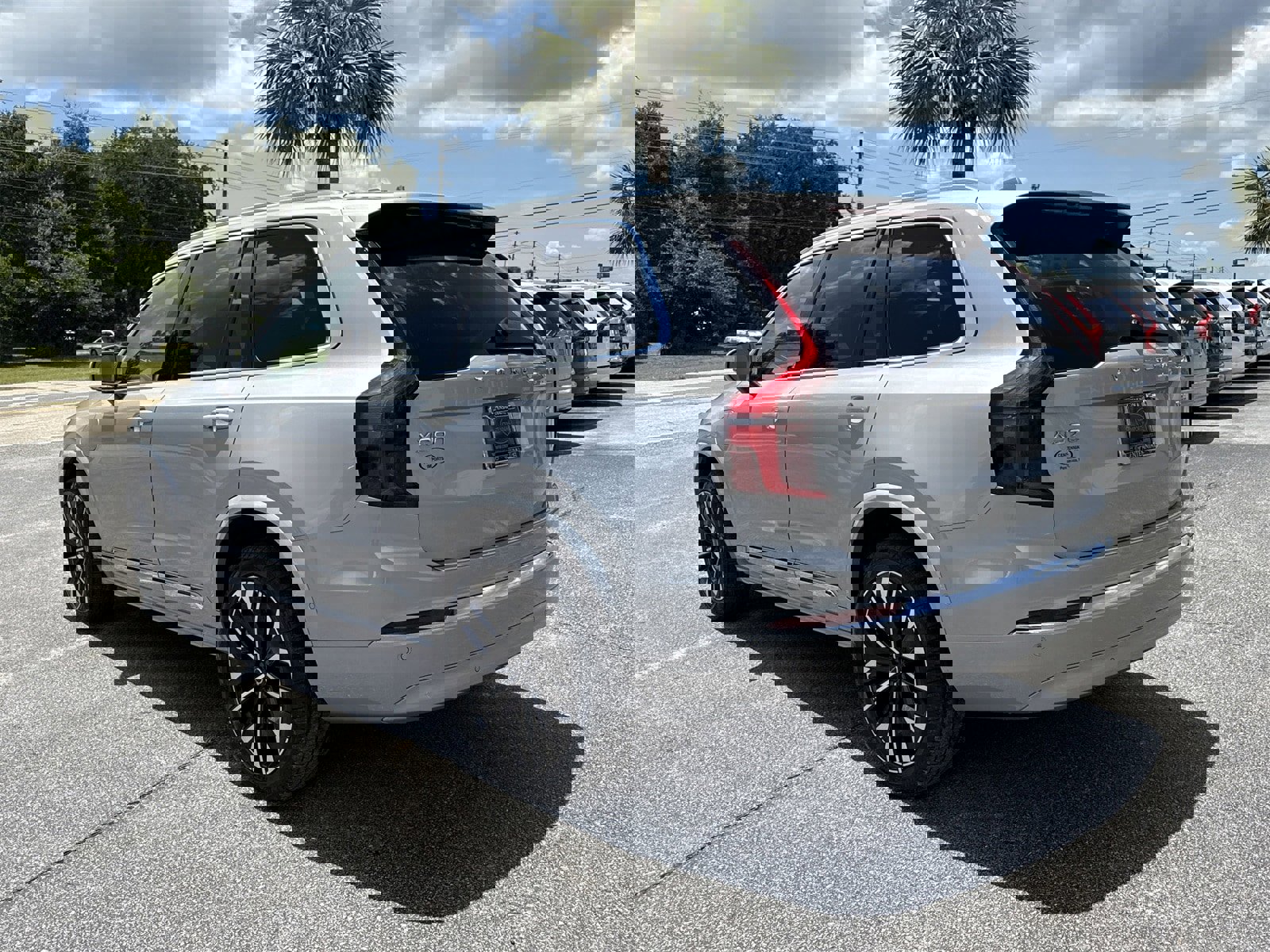 New 2025 Volvo XC90 T8 Plus w/ Protection Package Premier image 3