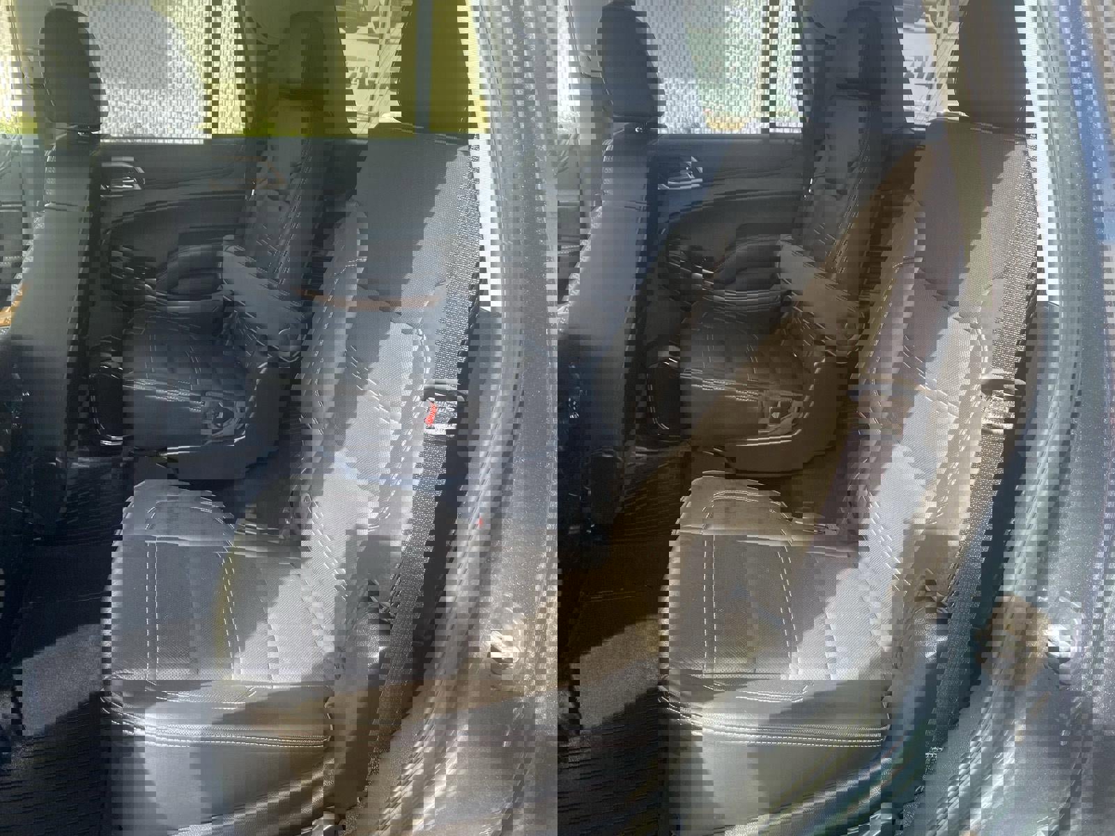 Used 2020 GMC Yukon Denali w/ Denali Premium Package image 29