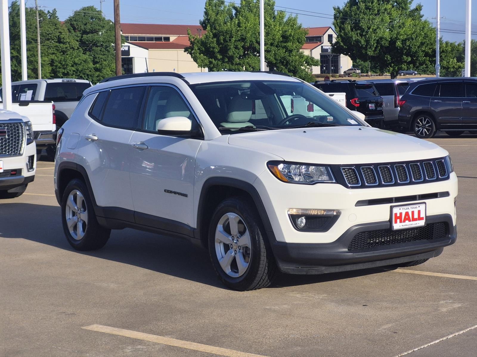 Used 2017 Jeep Compass Latitude w/ Popular Equipment Group image 1