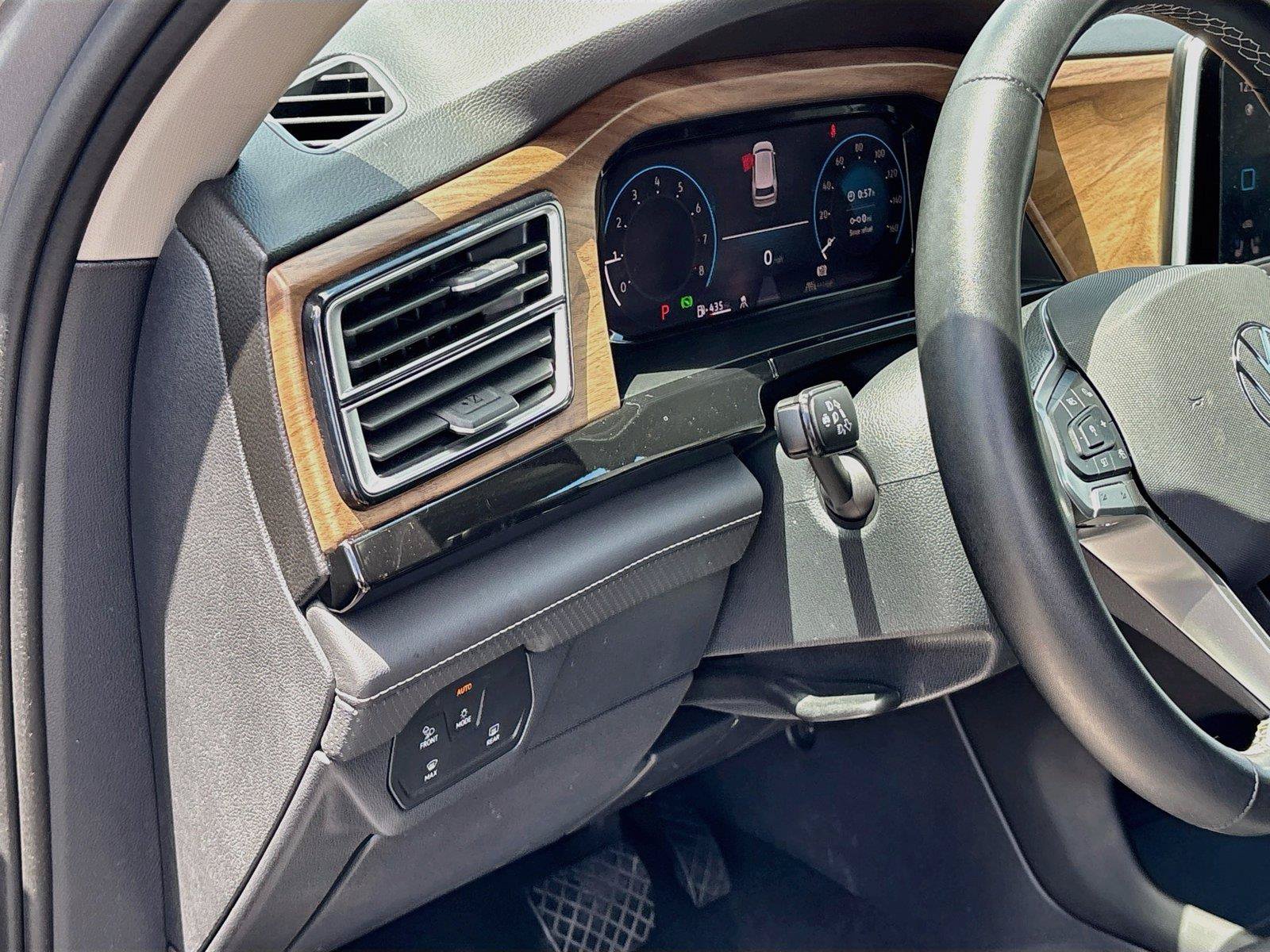 Used 2025 Volkswagen Atlas SE FWD image 10