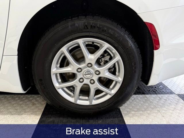 Used 2023 Chrysler Pacifica Touring-L image 13