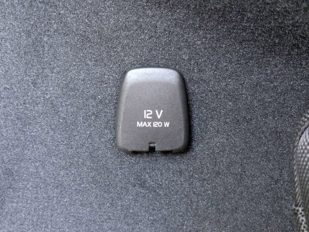 Used 2025 Volvo XC90 B6 Plus w/ Protection Package Premier image 14