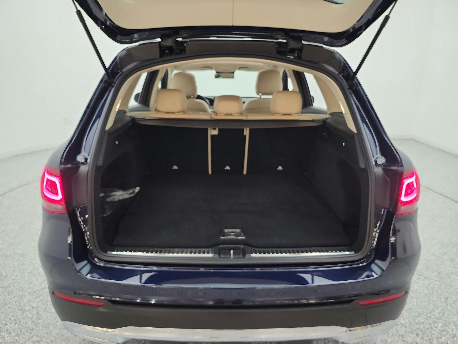 Certified 2022 Mercedes-Benz GLC 300 4MATIC w/ Premium Package Lite image 18