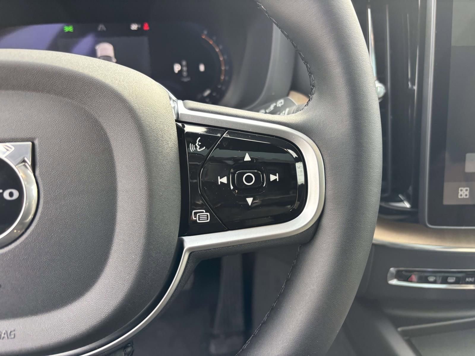 New 2026 Volvo XC60 B5 Plus w/ Protection Package Premier image 18