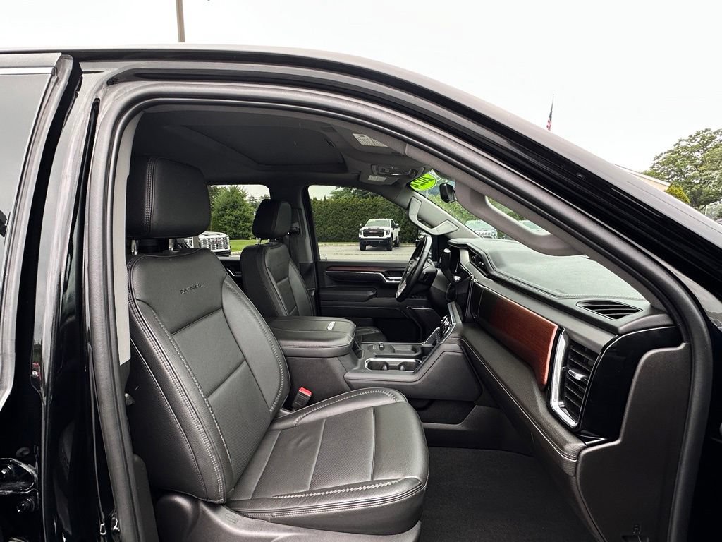 Used 2024 GMC Sierra 2500 Denali w/ Denali Reserve Package AWD/4WD image 12