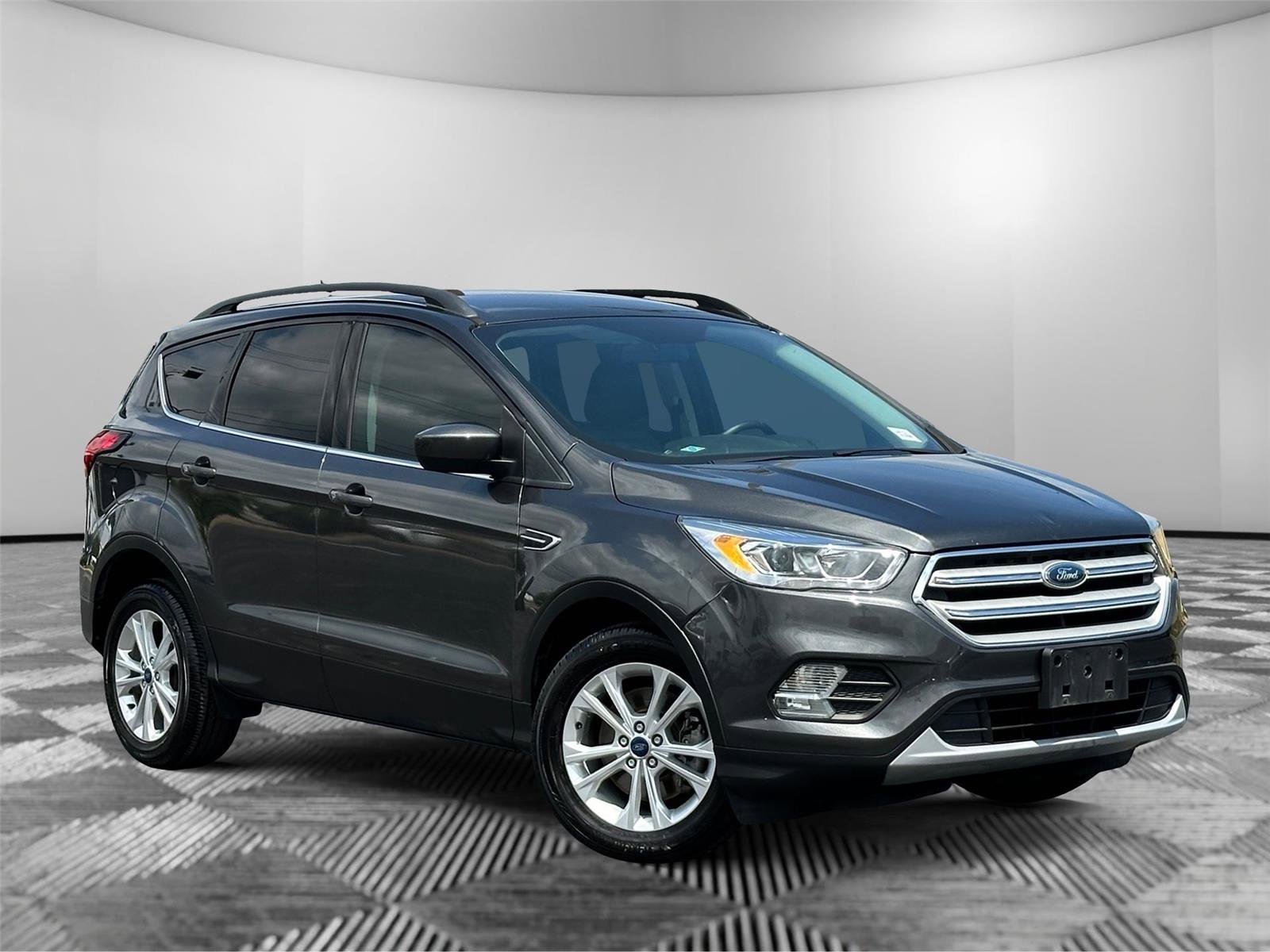 Used 2019 Ford Escape SEL image 1
