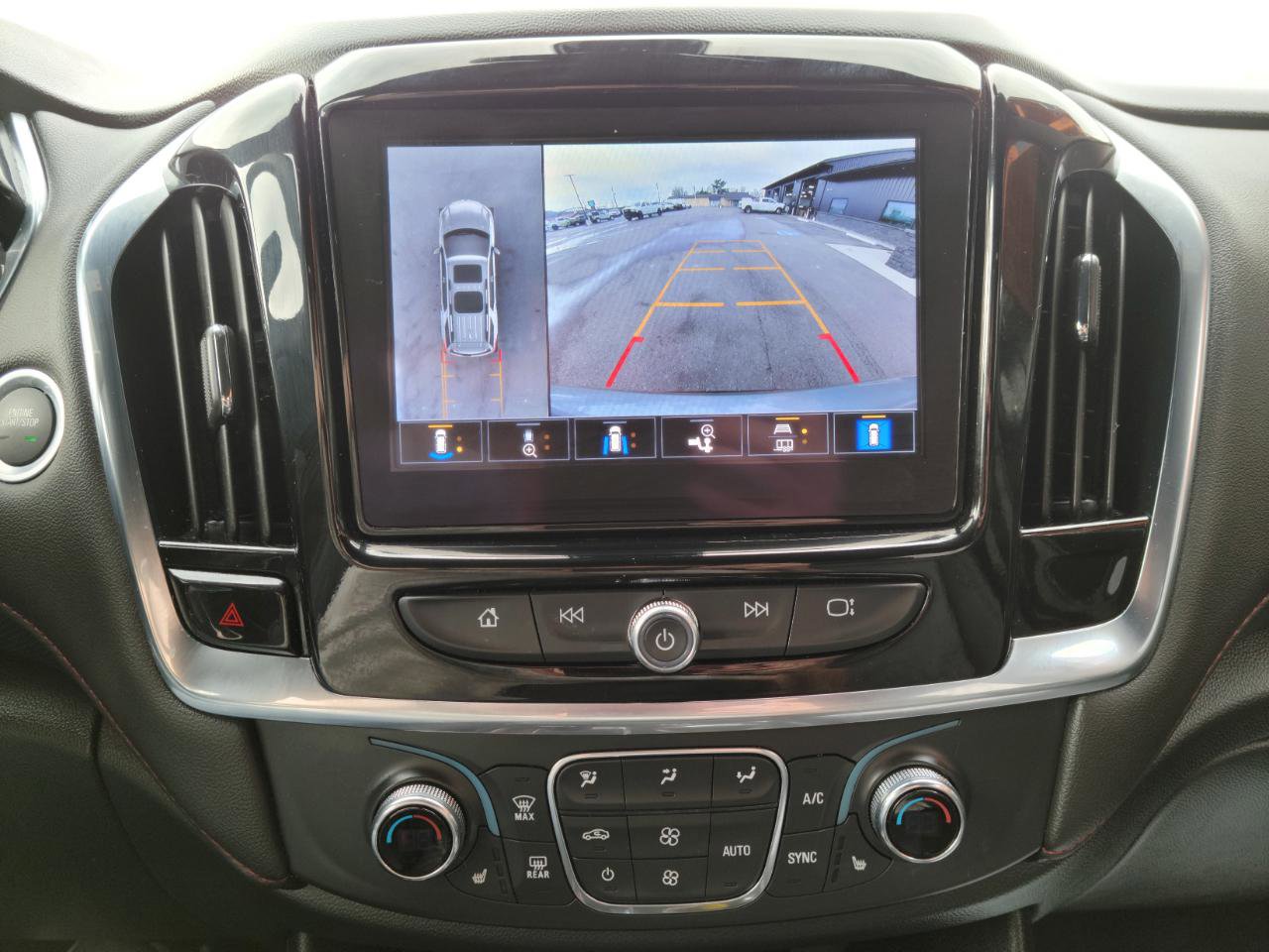 Used 2023 Chevrolet Traverse RS image 11