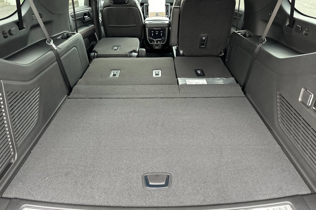 New 2026 GMC Yukon XL AT4 Ultimate AWD/4WD image 17