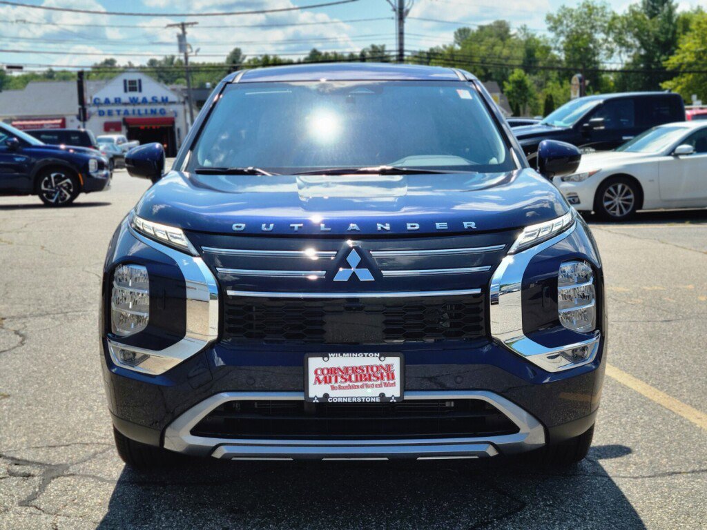 New 2025 Mitsubishi Outlander SE image 8