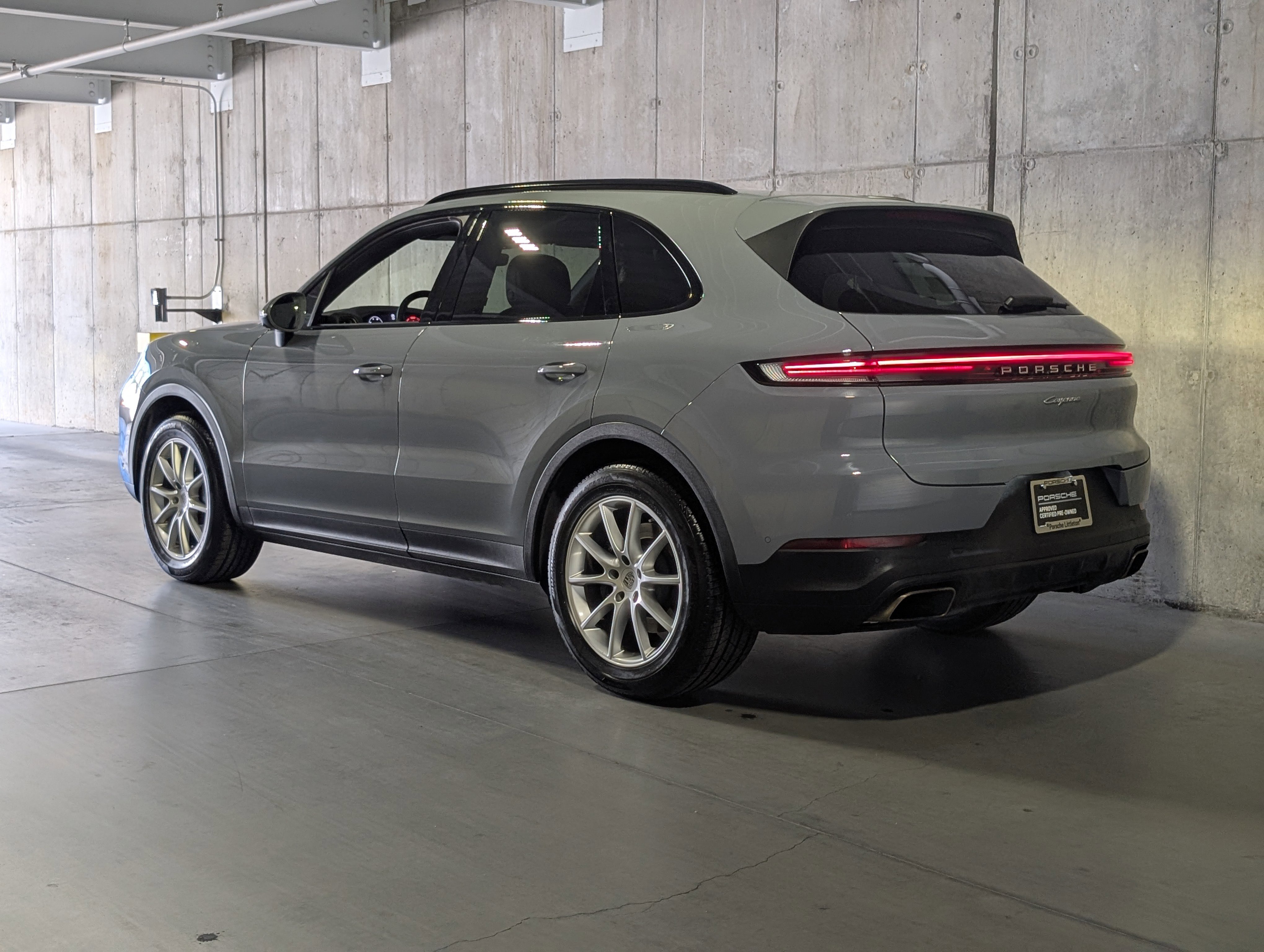 Certified 2024 Porsche Cayenne AWD/4WD image 2