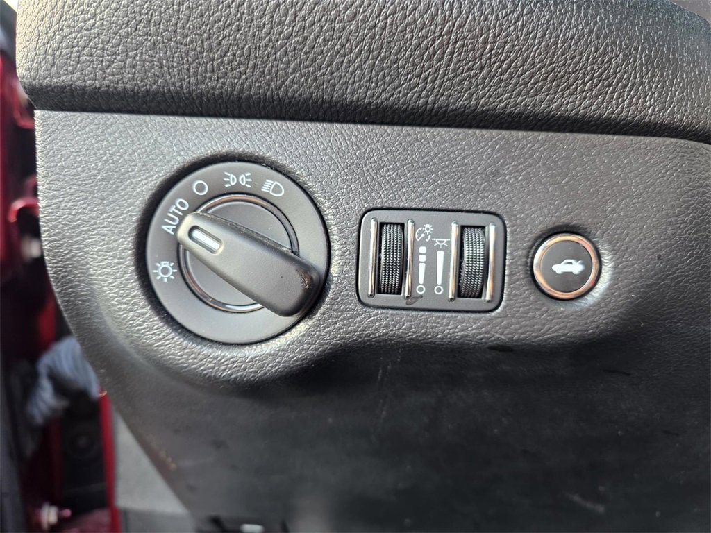 Used 2023 Dodge Challenger SXT image 14