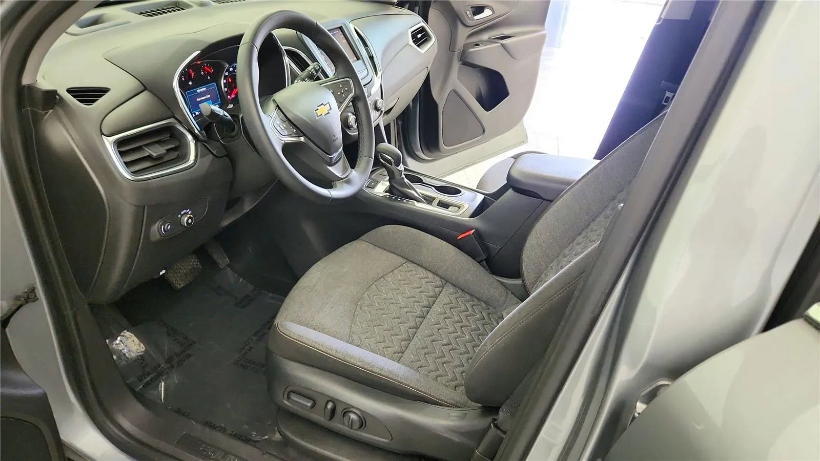 Used 2024 Chevrolet Equinox LT w/ LPO, Floor Liner Package AWD/4WD image 22
