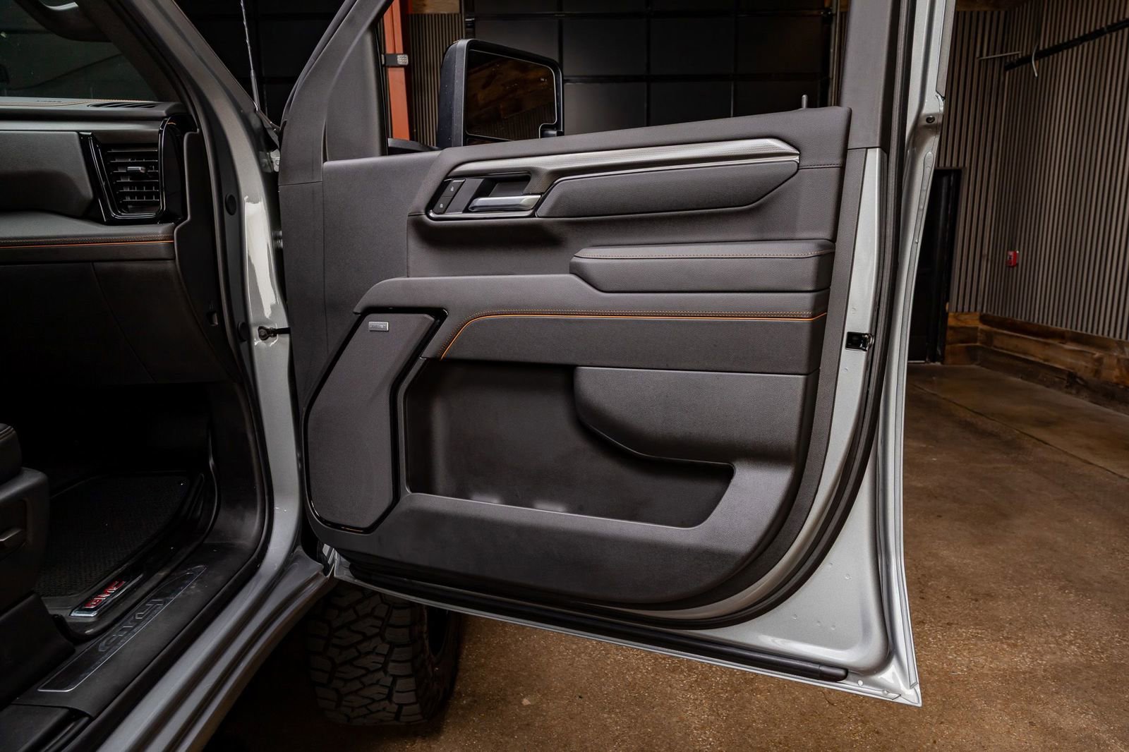 Used 2025 GMC Sierra 2500 AT4 w/ AT4 Premium Plus Package image 36