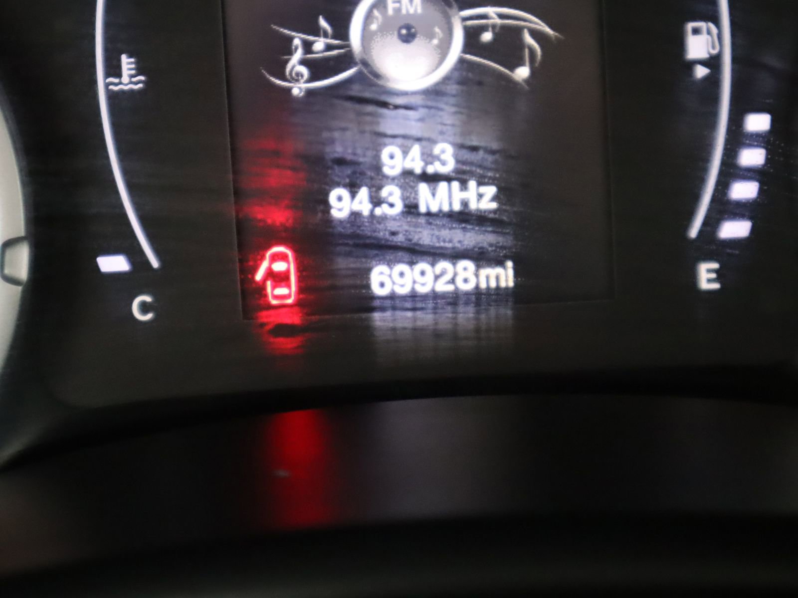 Used 2020 Jeep Renegade Latitude w/ Cold Weather Group image 38