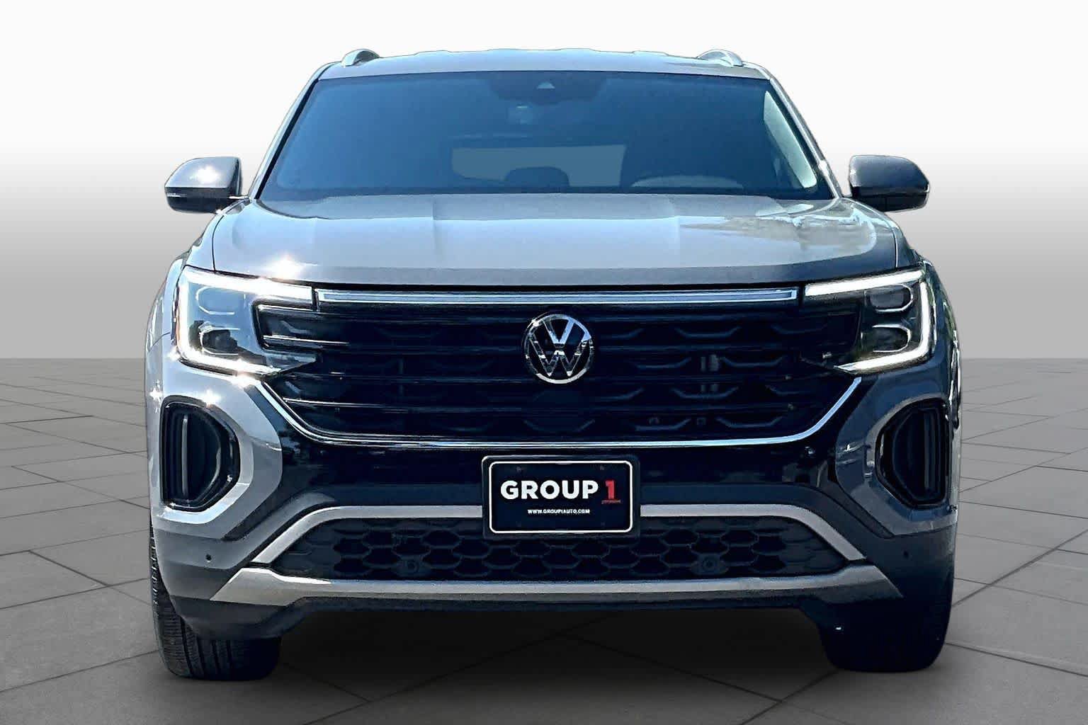 Used 2024 Volkswagen Atlas Cross Sport SE FWD image 4