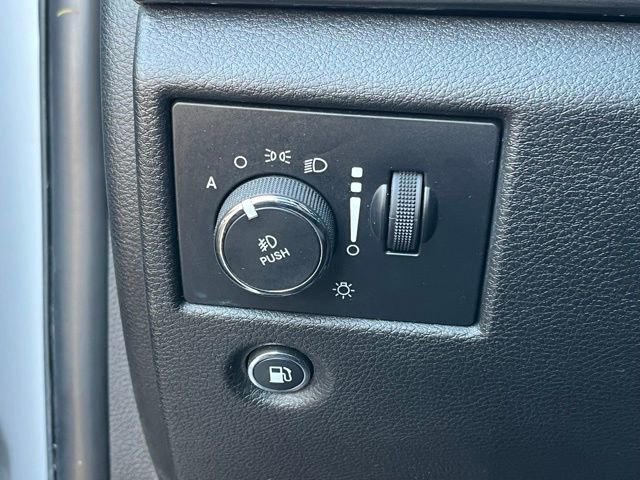 Used 2019 Jeep Grand Cherokee Laredo AWD/4WD image 18