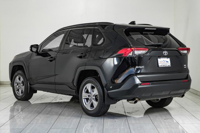 Used 2022 Toyota RAV4 XLE AWD/4WD image 8