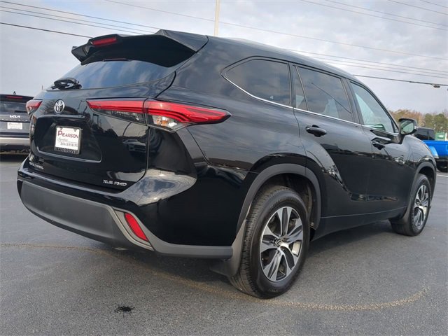 Used 2022 Toyota Highlander XLE image 4