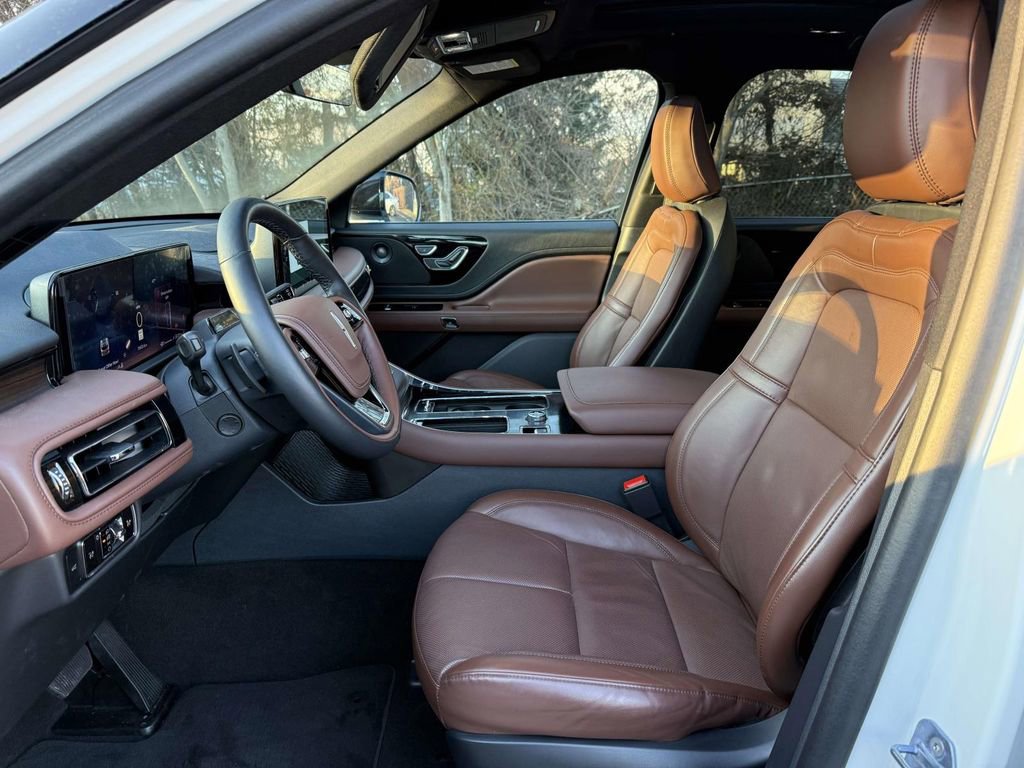 Used 2025 Lincoln Aviator Reserve image 13