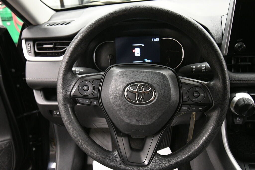 Certified 2025 Toyota RAV4 LE AWD/4WD image 11