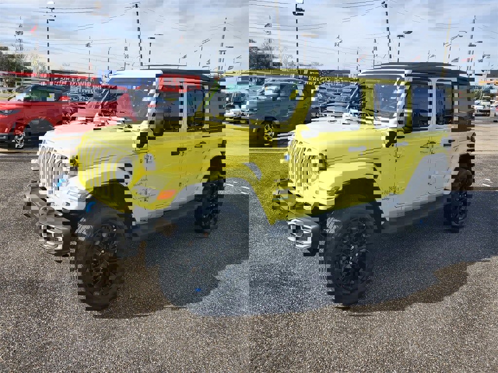 Used 2022 Jeep Wrangler Unlimited Sahara image 2