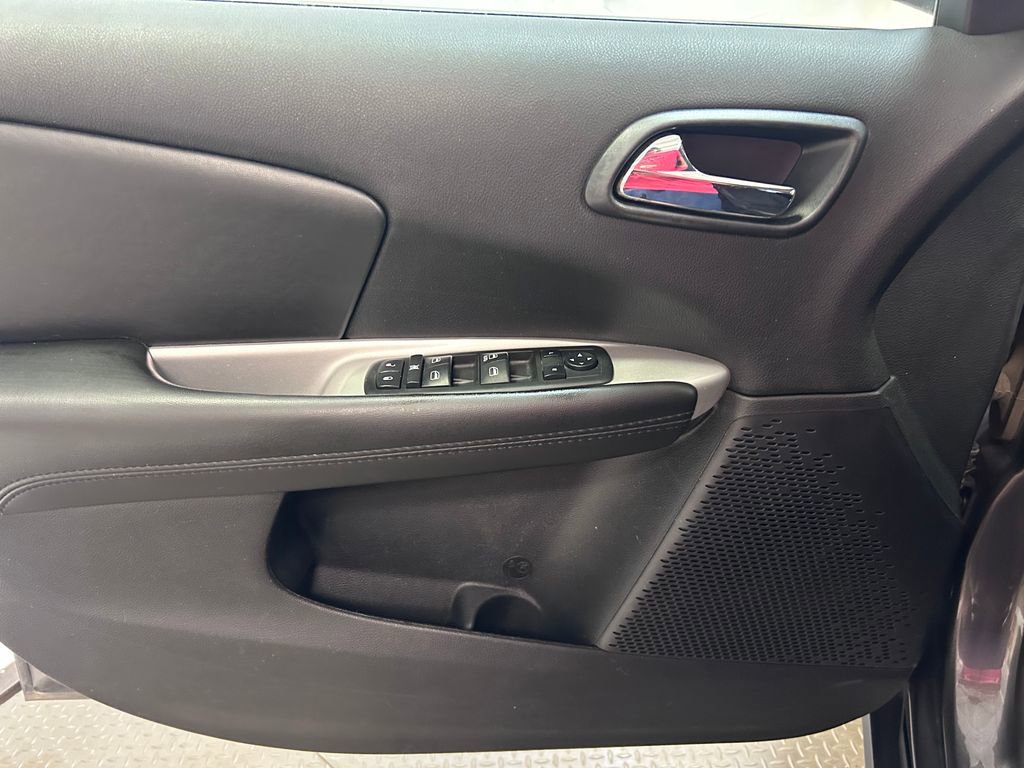 Used 2018 Dodge Journey SE w/ Connectivity Group FWD image 4