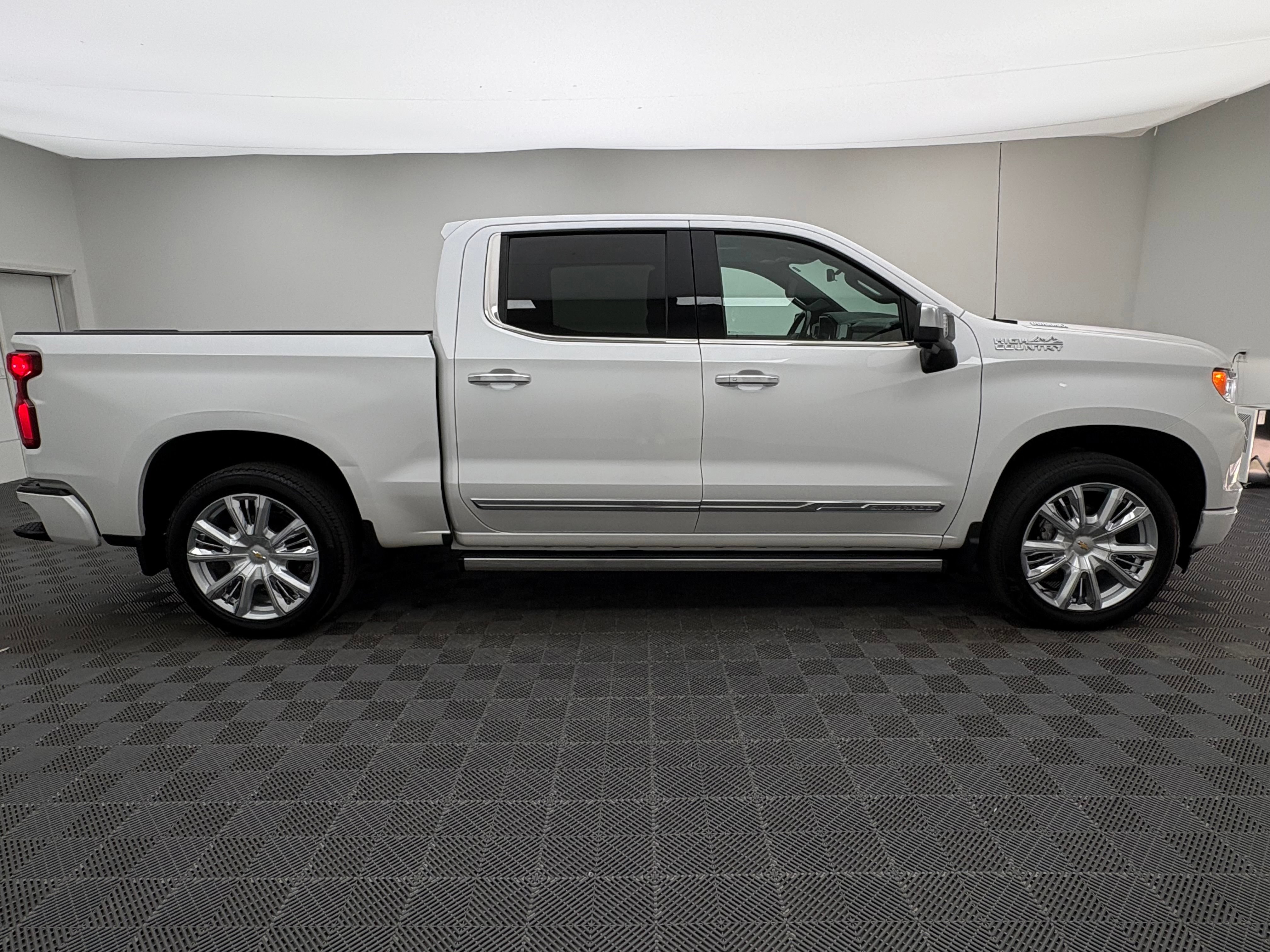 Used 2023 Chevrolet Silverado 1500 High Country AWD/4WD image 8