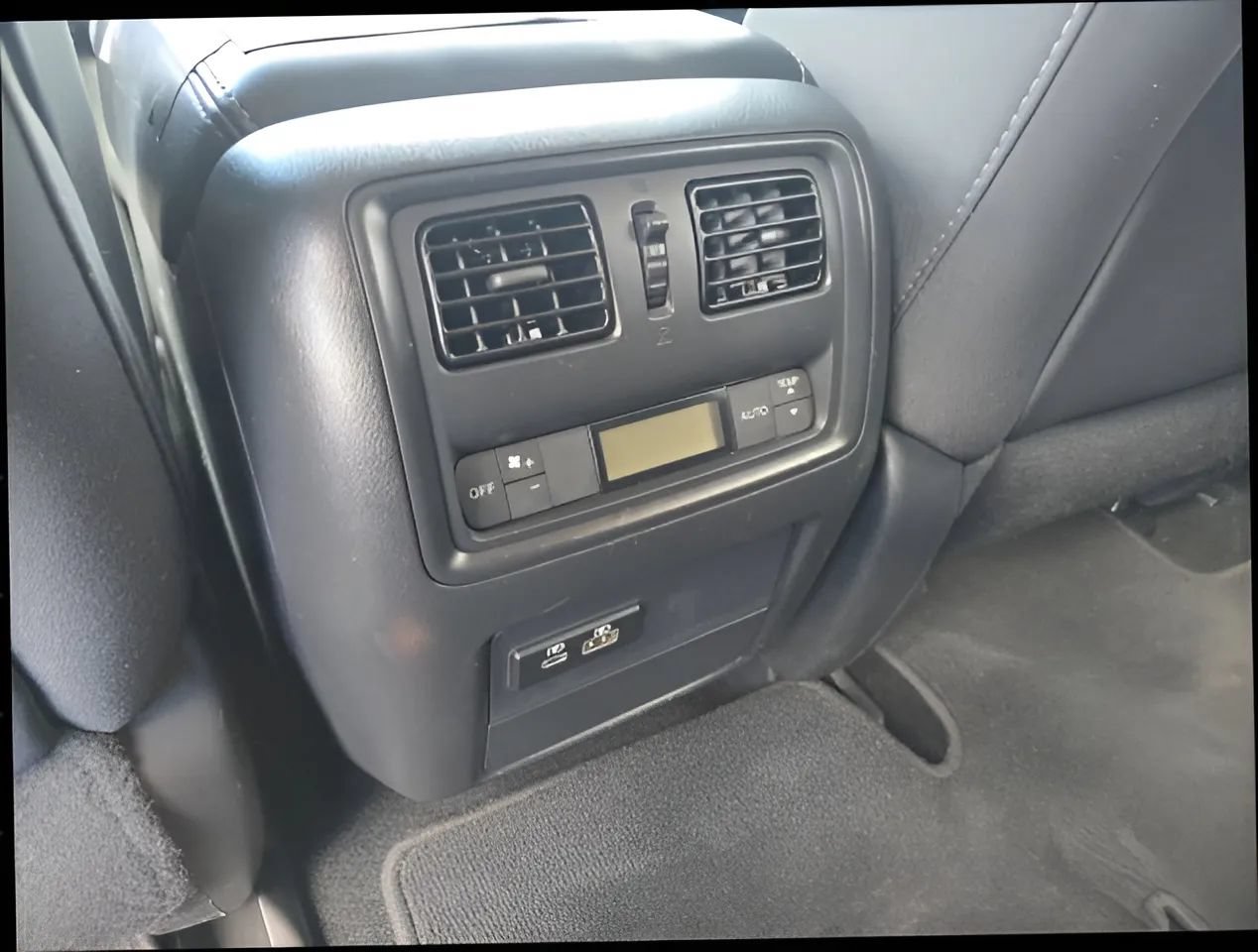 Used 2019 Nissan Pathfinder SV image 14