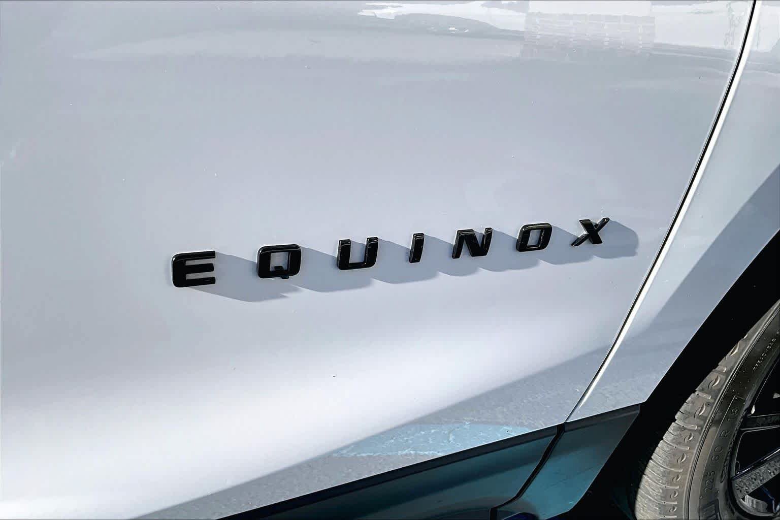 Used 2023 Chevrolet Equinox LS w/ Midnight Edition FWD image 10