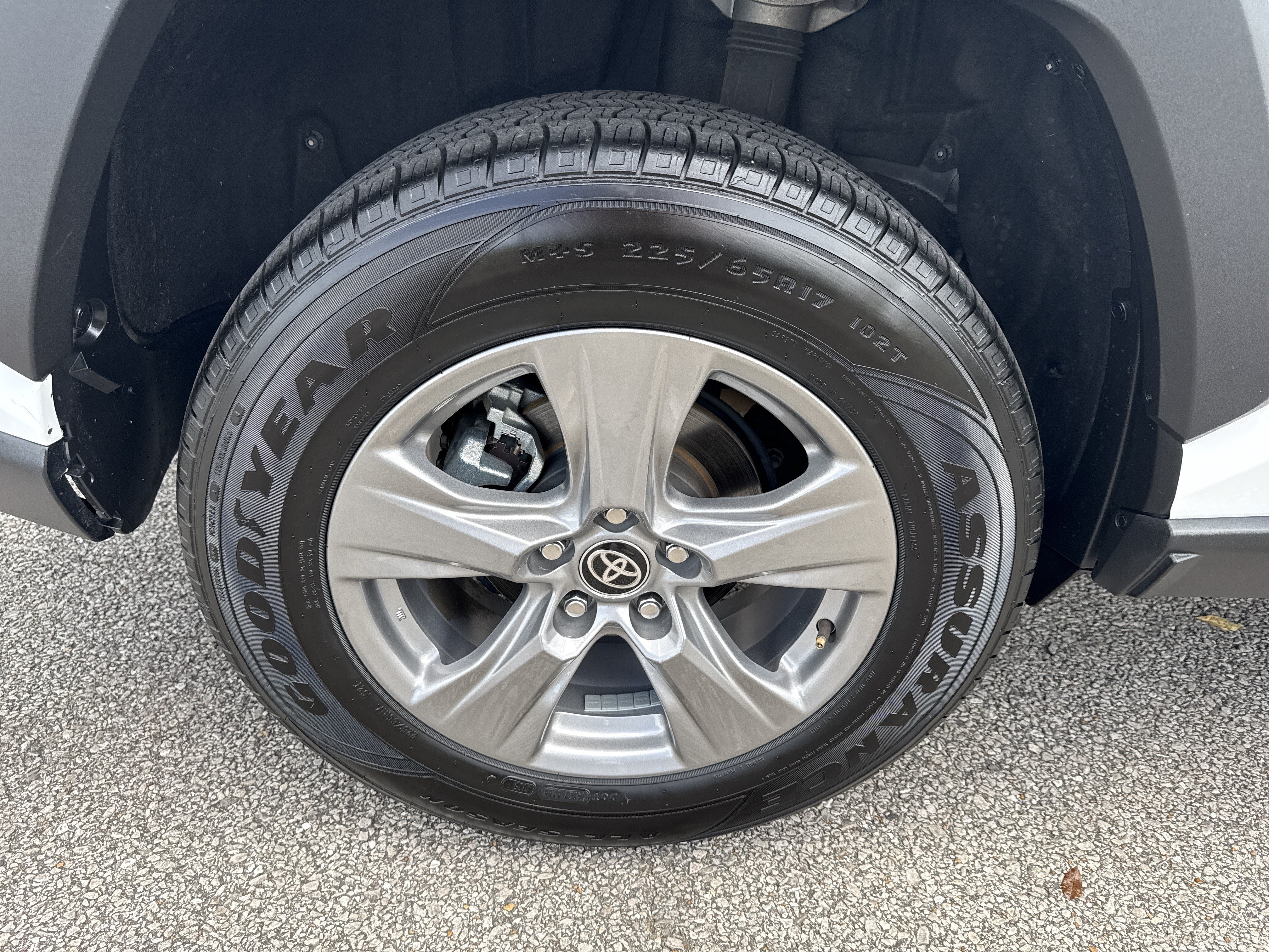 Used 2024 Toyota RAV4 XLE AWD/4WD image 17