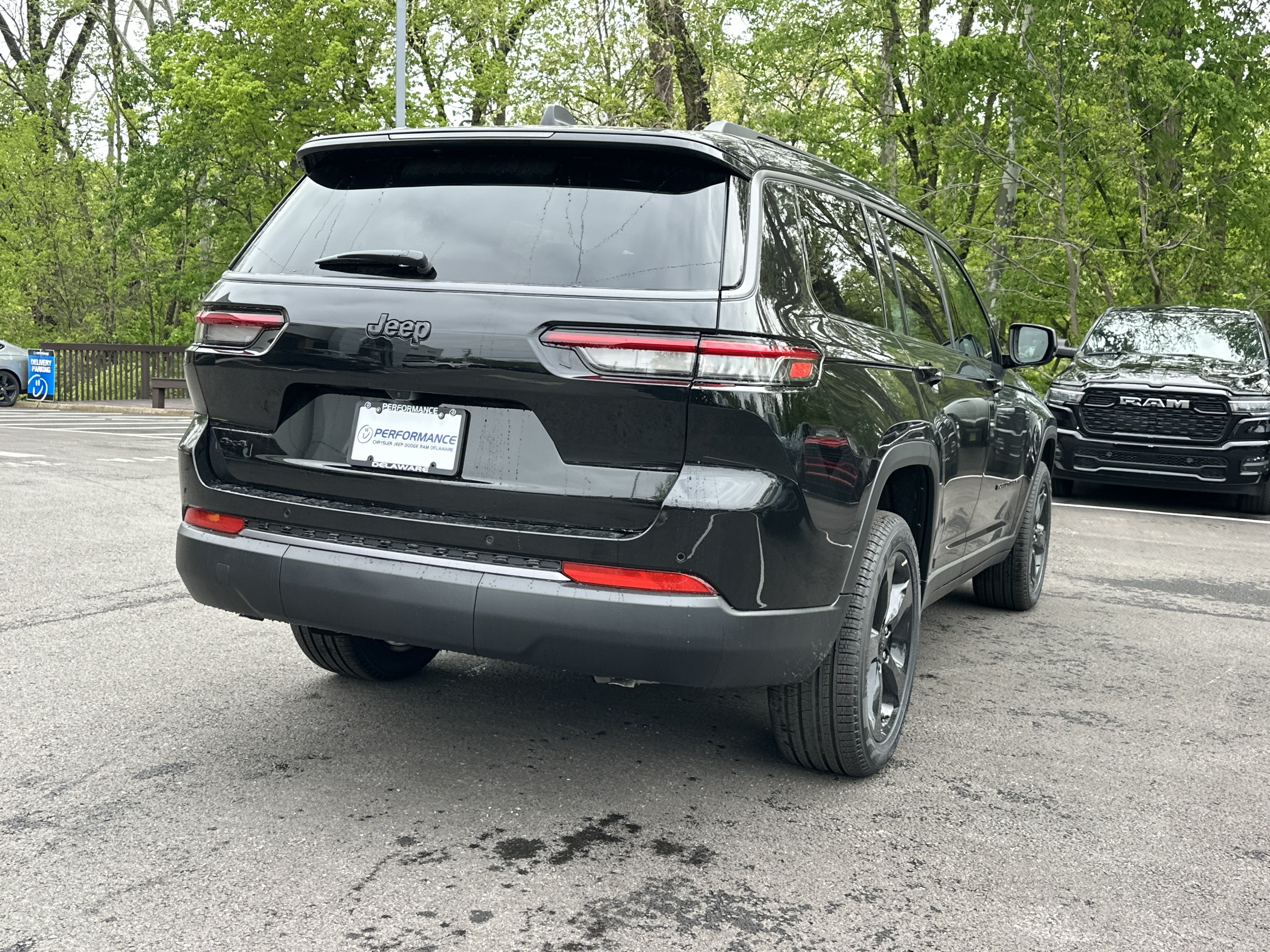 New 2026 Jeep Grand Cherokee L Limited w/ Limited Altitude Package AWD/4WD image 16