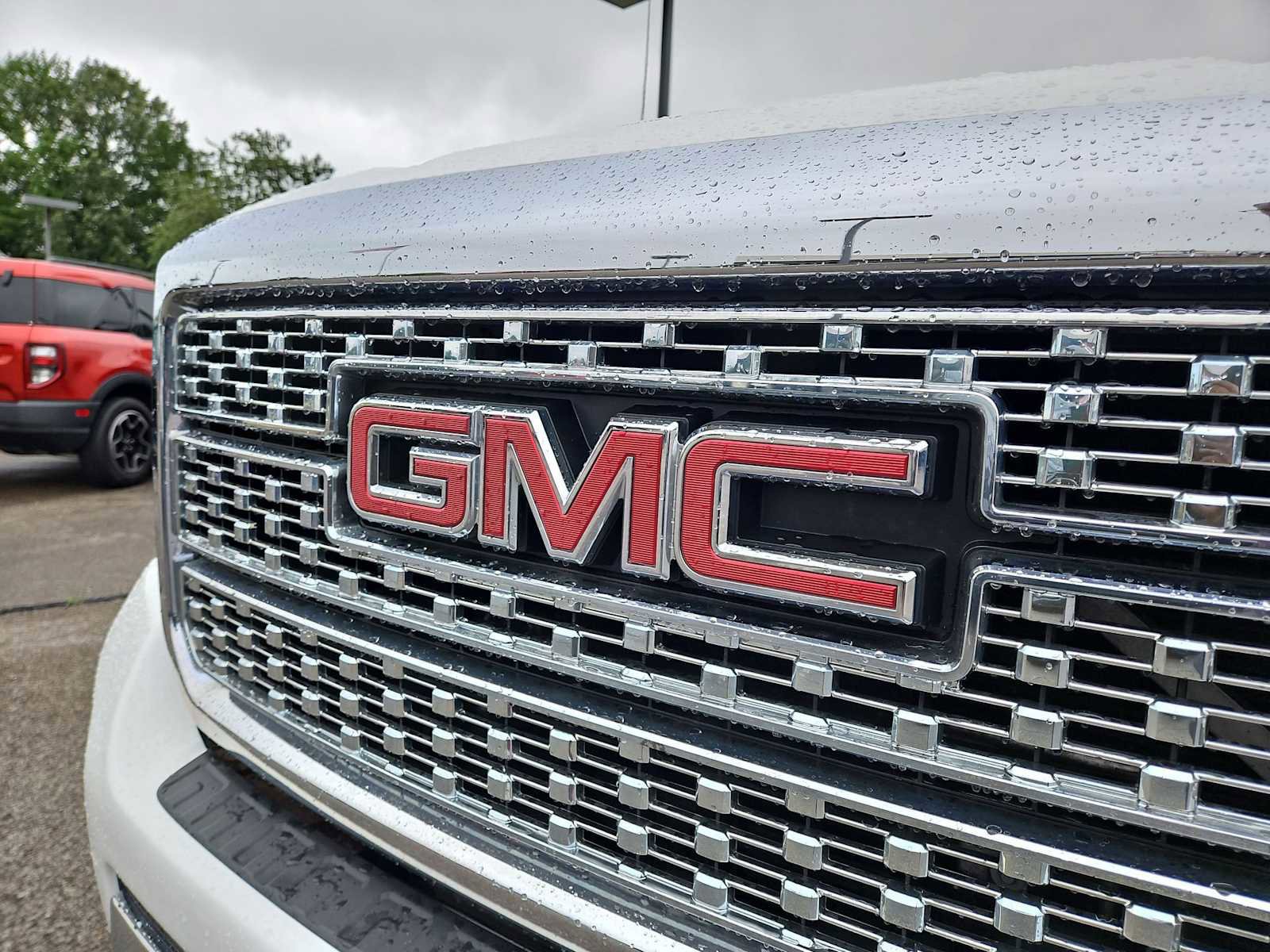 Used 2019 GMC Sierra 2500 Denali w/ Suspension Package, Off-Road AWD/4WD image 22