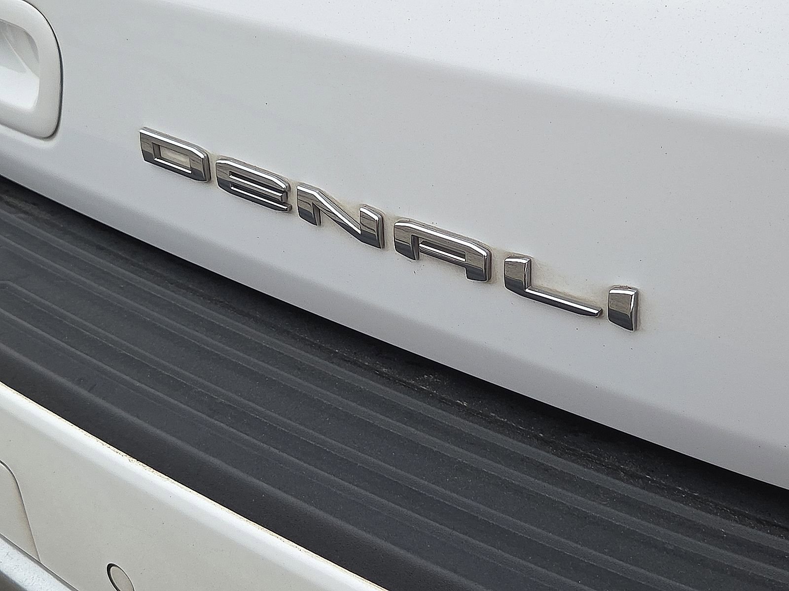 Used 2023 GMC Yukon XL Denali w/ Advanced Technology Package image 8