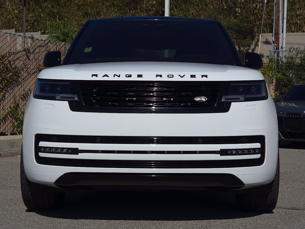 Used 2023 Land Rover Range Rover SE AWD/4WD image 2